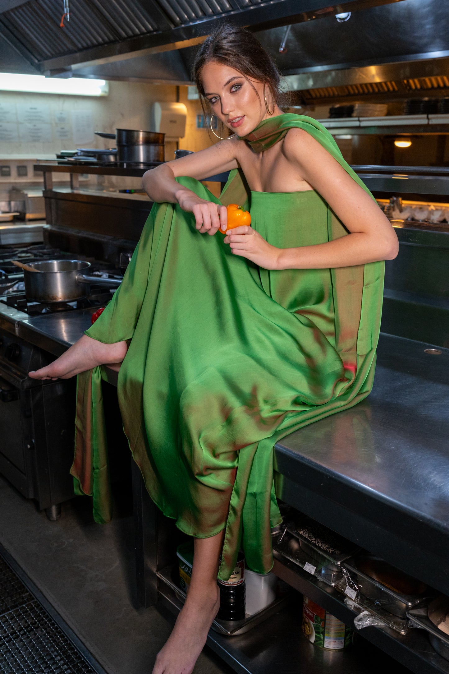 ARI | ATELIER Vestido Fiesta Seda Tornasolada Verde  - PRE ORDER - Malota